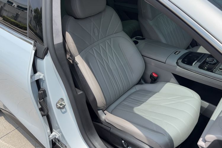 Used Geely Galaxy 8 2025 130km EM-i Flagship Edition Right Front Seat