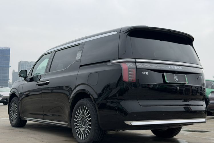 Used Zeekr 009 2024 7-Seater Walk-Through Version Four-Wheel Drive 108 kWh
