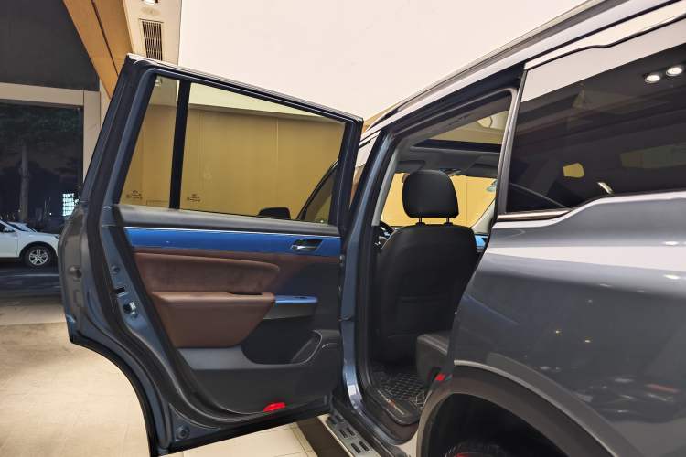 Used GAC Trumpchi GS8 2017 320T Two-Wheel Drive Luxury Smart Connectivity Version (7 Seats)