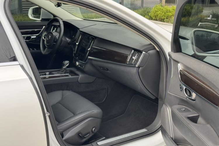 Used Volvo S90 2017 T5 Zhiyuan Edition
