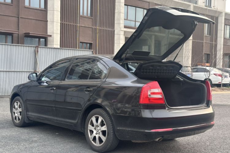 Used Skoda Octavia 2015 Classic Model 1.6L Manual Eado Version
