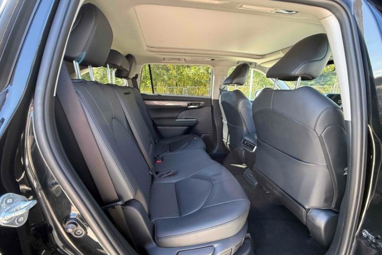 Used Toyota Highlander 2024 2.5L Smart Electric Hybrid Dual-Engine Four-Wheel Drive Prestige Version – 7 Seats Interior 7