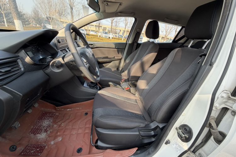 Used Baojun 310 2016 1.2L manual Comfort trim level