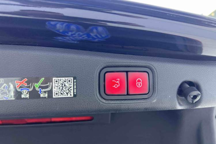 Used Mercedes-Benz E-Class 2023 E 300 L Luxury Model Interior 1