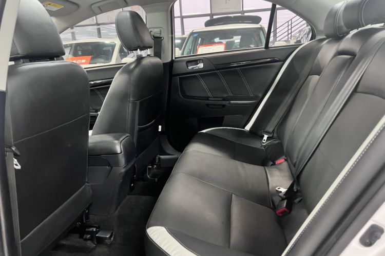 Used Mitsubishi Lancer EX 2016 1.8L Manual Black-and-White Retro Edition
