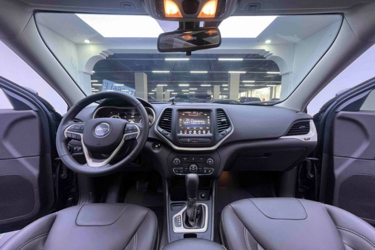 Used Jeep Cherokee 2016 2.0L Superior Edition