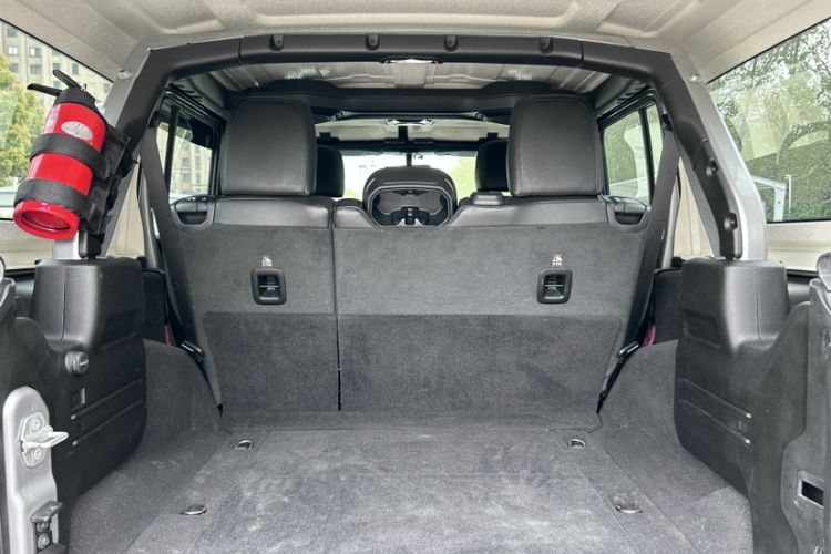 Used Jeep Wrangler 2021 2.0T Sahara Four-Door Edition Interior 2