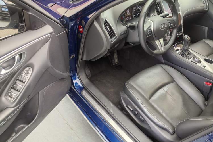 Used Infiniti Q50L 2018 2.0T Enjoyment Version China V Standard
