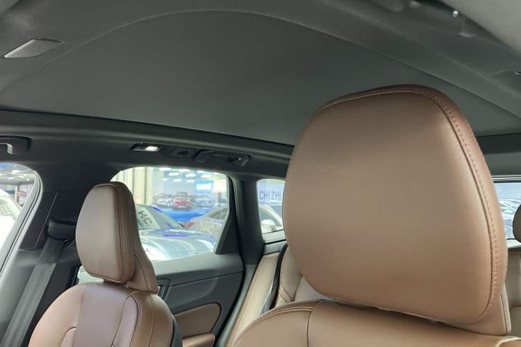 Used Volvo XC60 New Energy 2025 Plug-in Hybrid Long-Range All-Wheel Drive Smart Luxury Edition
