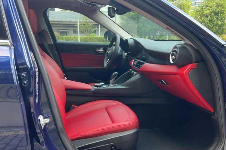 Used Alfa Romeo Giulia 2017 2.0T 200HP Luxury Edition
