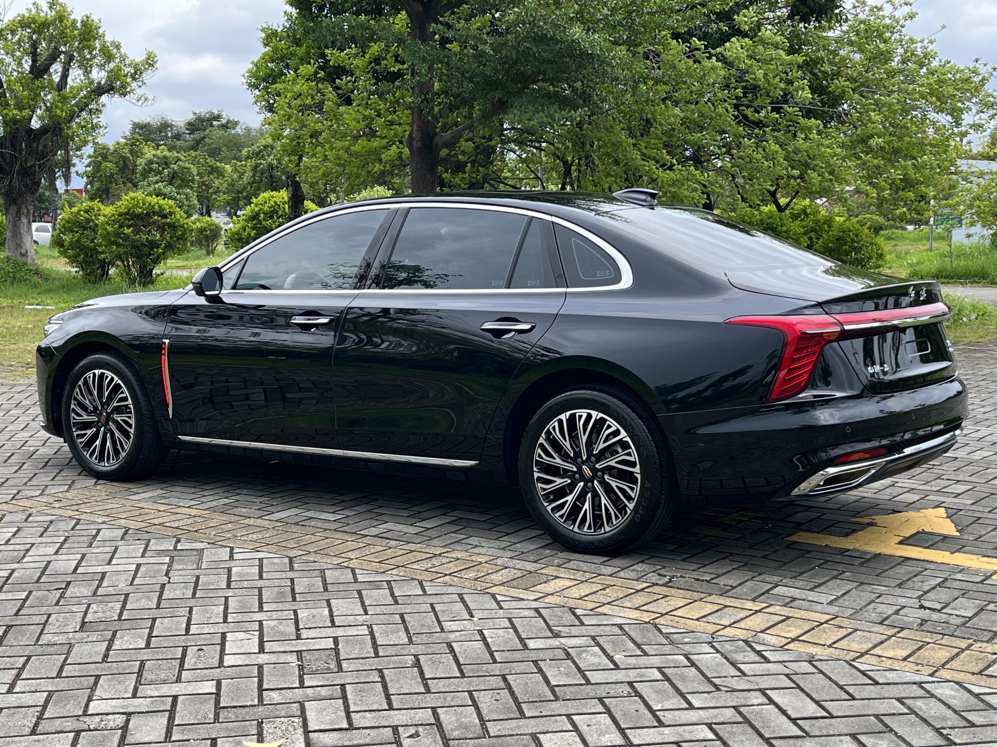 Hongqi H5 2025 2.0T Automatic Flag Edition – 500 000 Units Commemorative Version — снимка 14