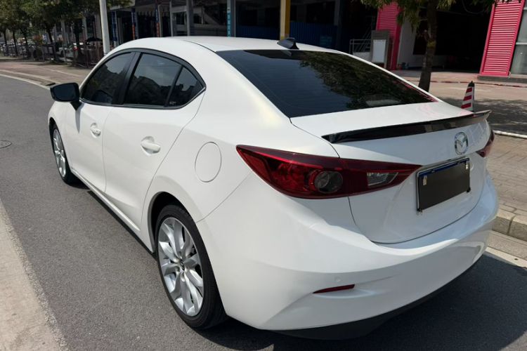 Used Mazda Mazda 3 Axela 2016 Sedan 2.0L Automatic Sport Model