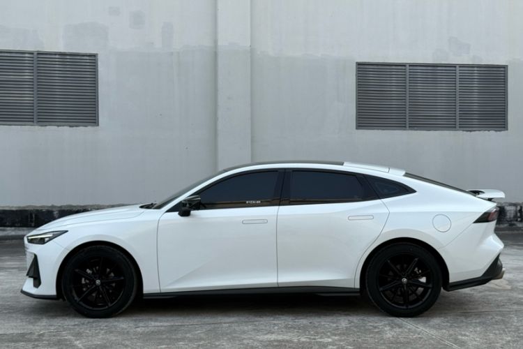 Used Changan UNI-V 2023 1.5T Prestige Model
