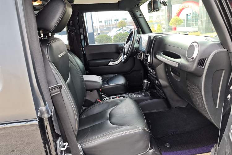 Used Jeep Wrangler 2013 3.6L Rubicon two-door version
