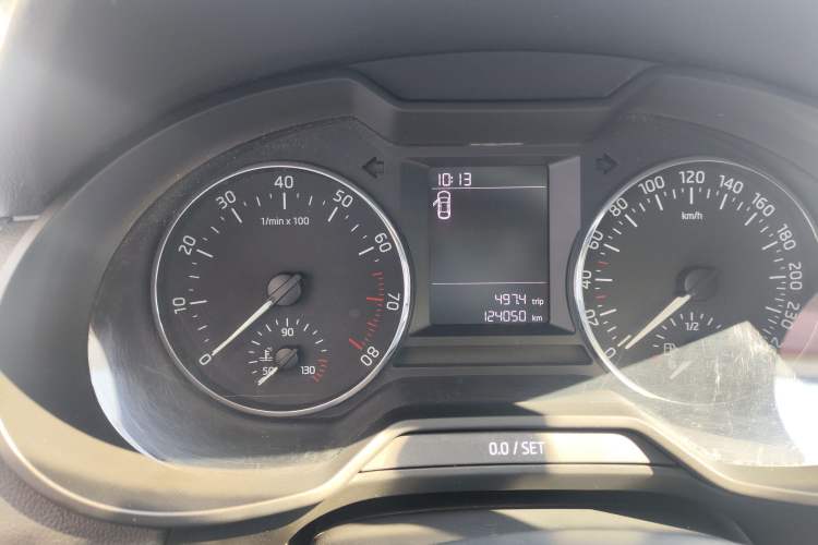 Used Skoda Octavia 2015 1.6L Automatic Yijie Edition Odometer Close Up