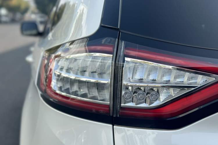 Used Ford Edge 2018 EcoBoost 245 Two-Wheel-Drive Titanium 7-Seater China VI Standard