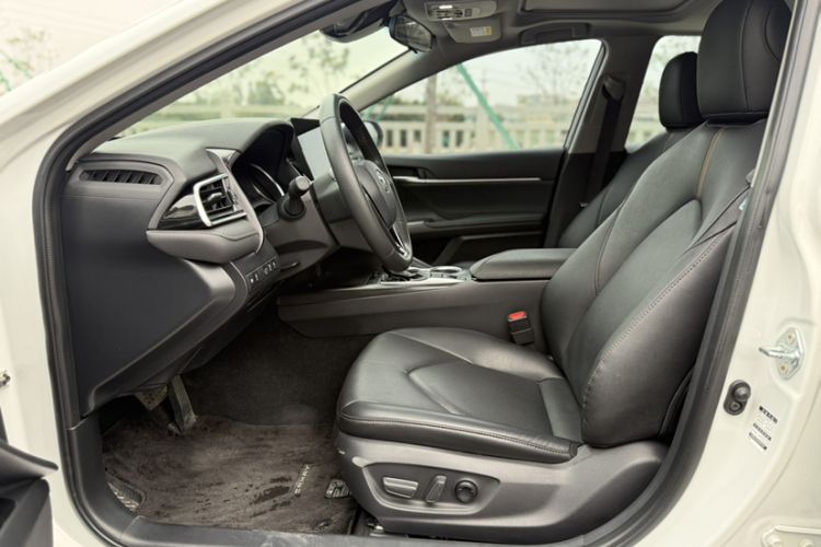 Used Toyota Camry 2023 2.0G Luxury Edition Interior 3