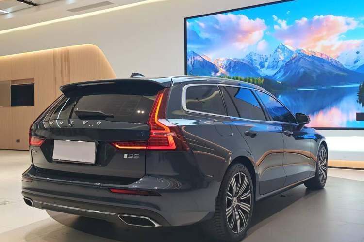 Used Volvo V60 2022 B5 Zhiyuan Luxury Edition Exterior 4