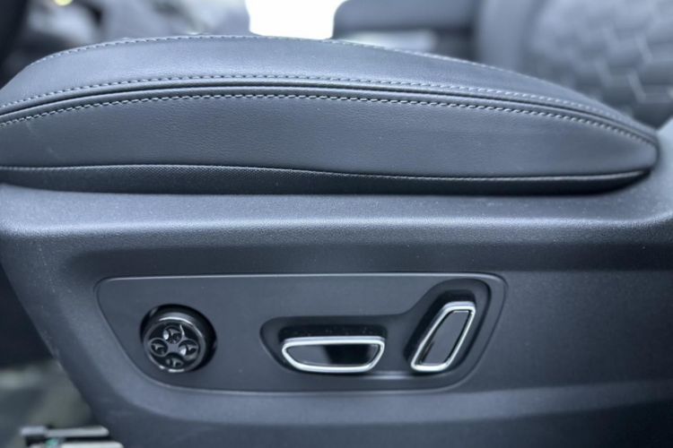 Used 212 T01 2024 2.0T Explorer