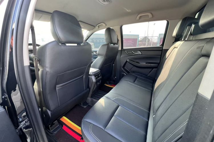 Used JMC Yuhu 9 2022 2.0T Automatic Gasoline 4x4 Comfort Edition Interior 2