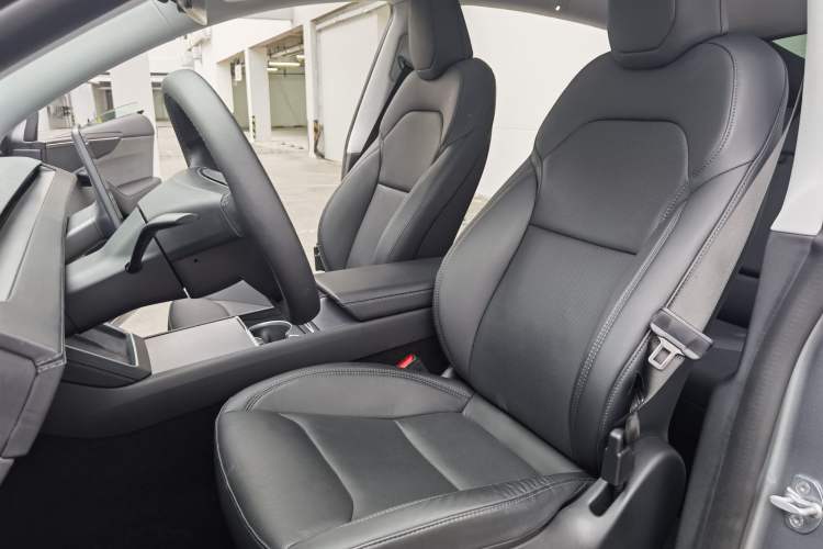 Used Tesla Model Y 2025 Rear-Wheel-Drive Version
