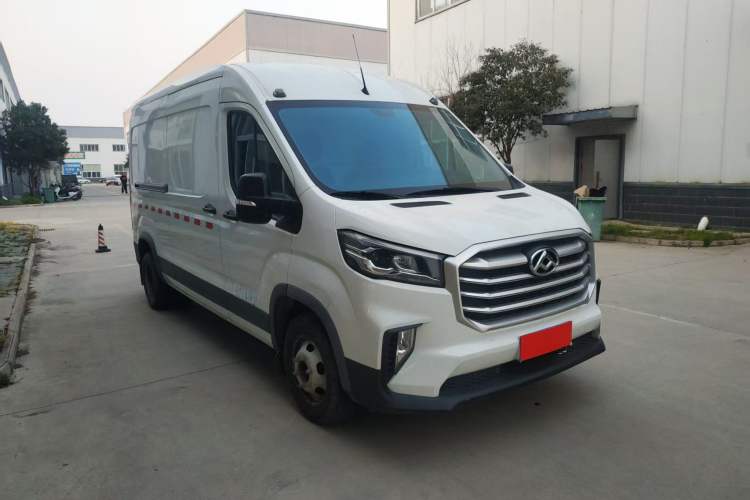 Used SAIC MAXUS Xintu V90 2022 2.0T Manual VAN Rear-Drive Extended Wheelbase High Roof with Dual Rear Tires 3-Seater
