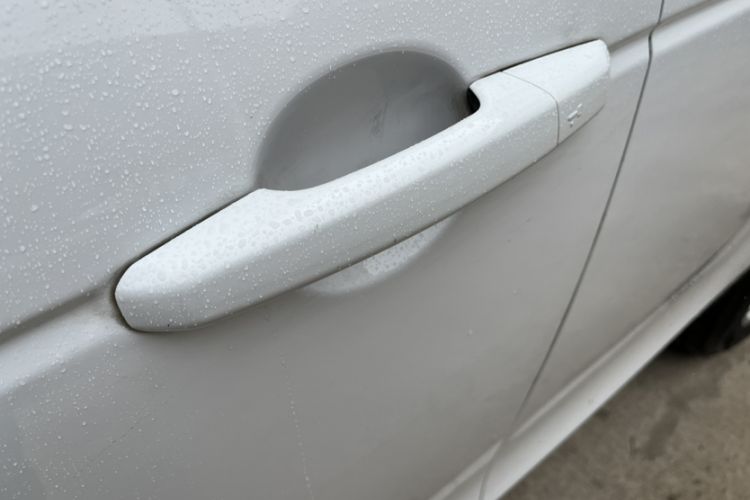 Used Land Rover Discovery Sport 2018 240 PS PURE Edition Exterior 6