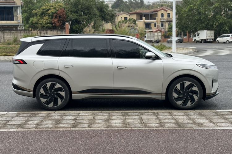 Used Dongfeng eπ eπ008 2024 636Max All-Electric Version 6 Seats Exterior 3