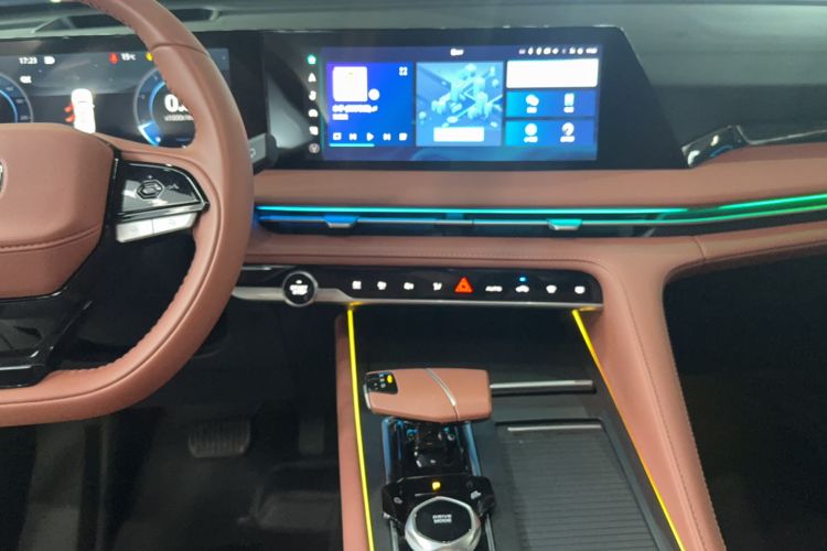 Used CHANGAN CS75 PLUS 2023 3rd Generation 1.5T Automatic Pilot Model
