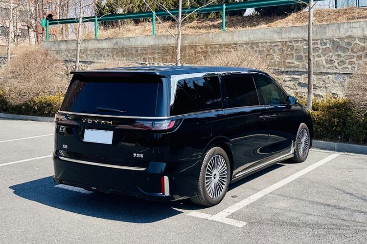 Used VOYAH Dream 2025 PHEV Four-Wheel-Drive Flagship Kunpeng Edition
