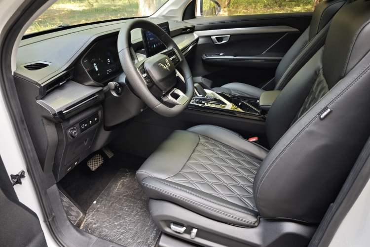 Used Wuling Asta 2022 2.0L DHT Electric-Speed Version