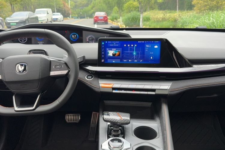 Used CHANGAN UNI-V 2022 2.0T Leading-Speed Edition Audio And AC Panel