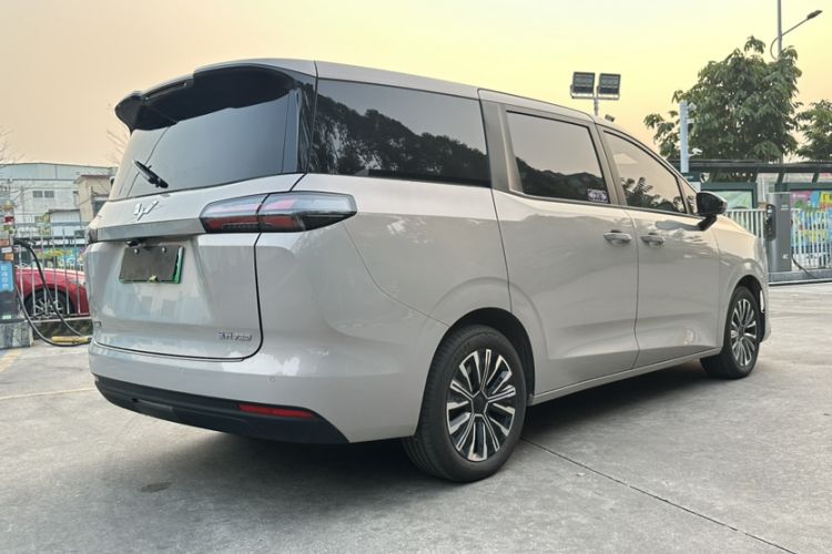 Used Wuling Starlight 730 2025 Model Pure Electric 500km Luxury Edition