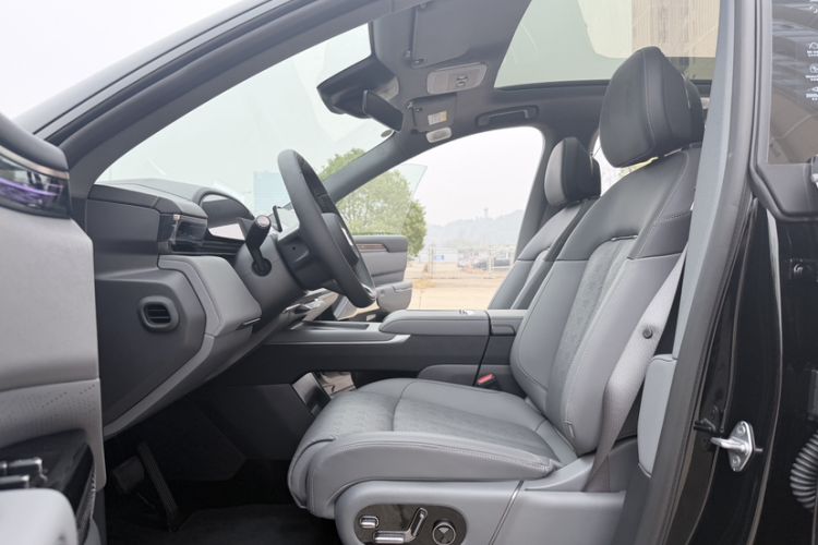 Used Zeekr 7X 2025 100 kWh Long-Range Rear-Wheel Drive with Intelligent Driving Features