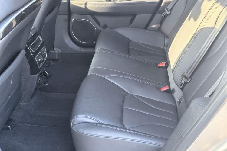 Used Geely Auto Emgrand GT 2015 2.4L Comfort Model Interior 3