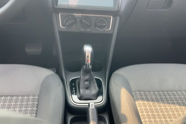 Used Volkswagen Polo 2016 1.6L Automatic Comfort Model
