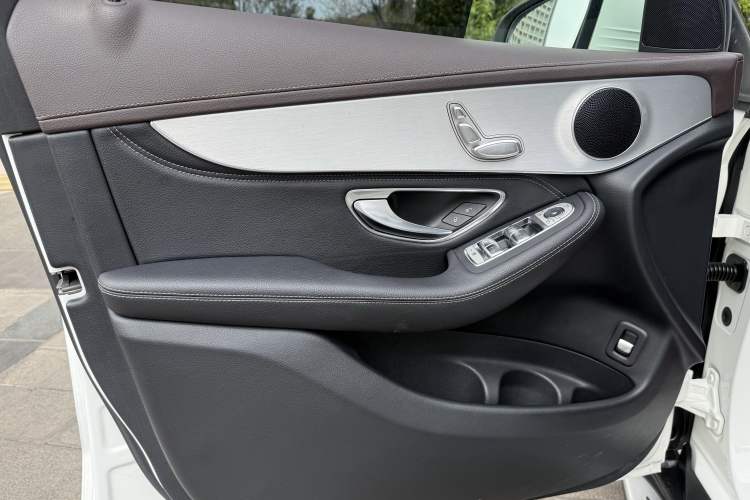 Used Mercedes-Benz GLC 2019 GLC 200 L 4MATIC Interior 10