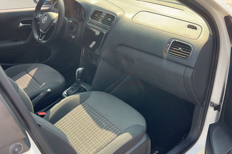 Used Volkswagen Polo 2016 1.6L Automatic Comfort Model
