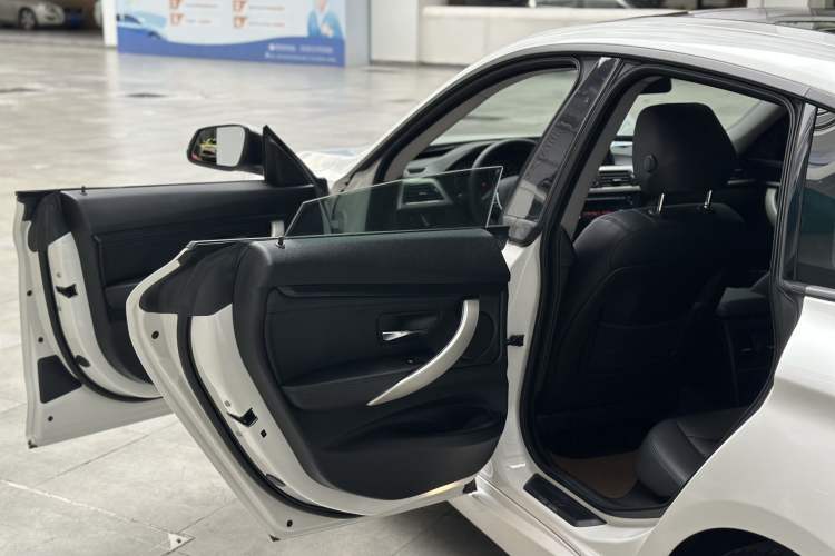 Used BMW 3 Series GT 2014 320i Leading Model