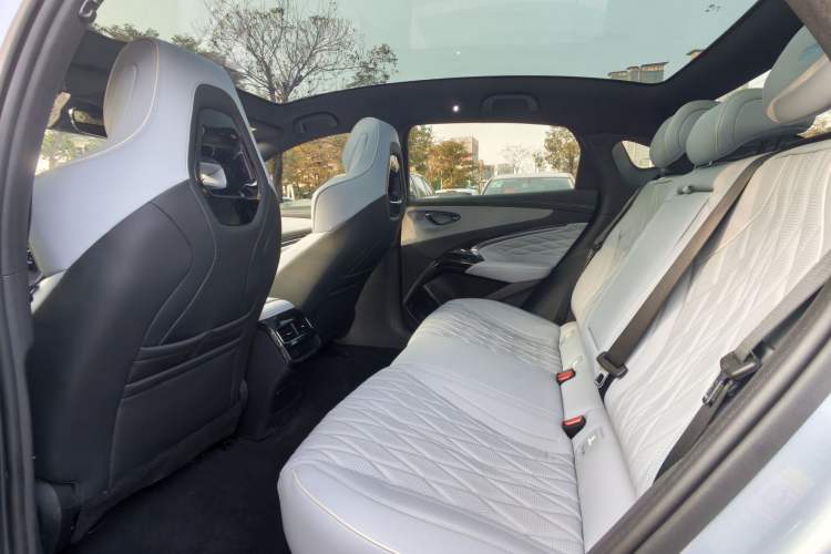 Used BYD Seal 2022 550 km Standard Range Rear-Wheel Drive Prestige Version