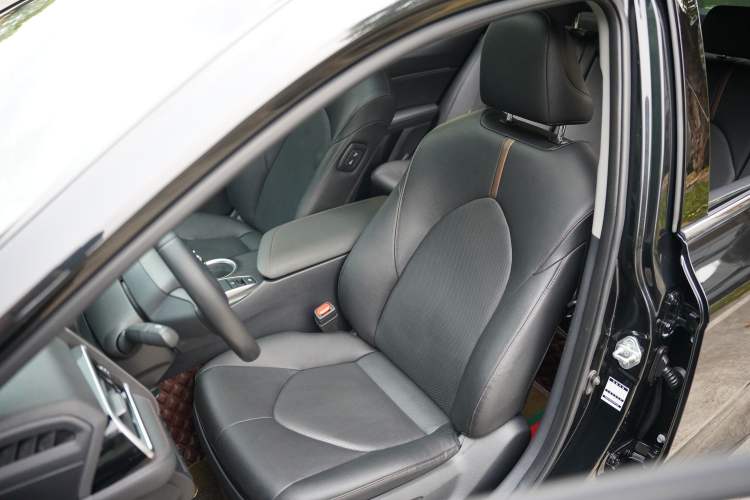 Used Toyota Camry 2021 2.0G Luxury Edition
