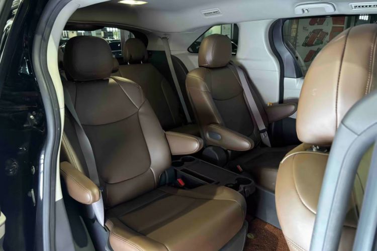 Used Toyota SIENNA 2023 2.5L Hybrid Comfort Edition Interior 10