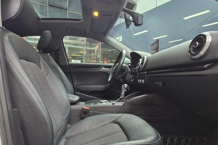 Used Audi A3 2019 Limousine 35 TFSI Fashion Edition China VI Emission Standard Interior 4