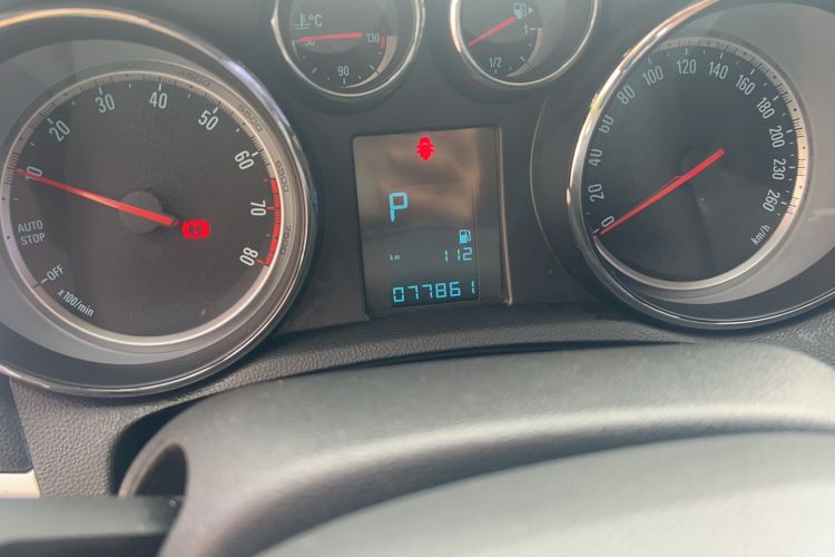 Used Buick Encore 2015 1.4T Automatic Two-Wheel Drive Urban Elite Version Odometer Close Up