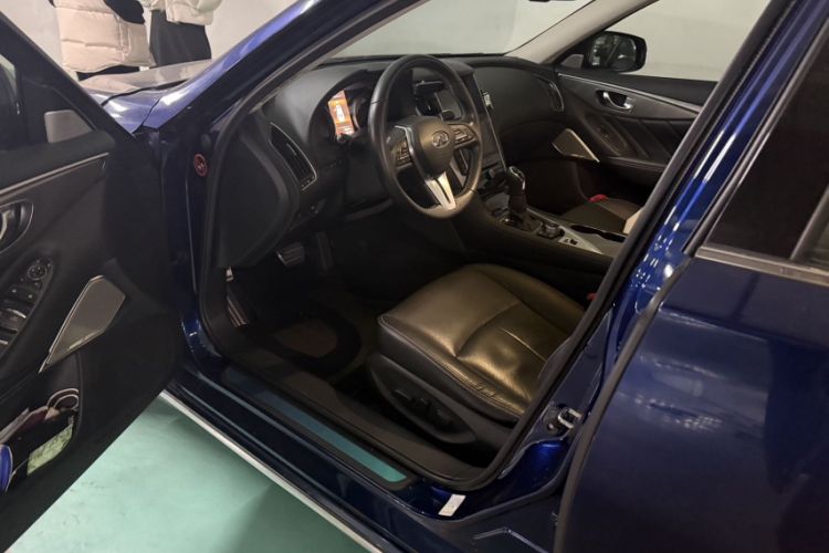 Used Infiniti Q50L 2018 2.0T Enjoyment Version China VI Standard Interior 3
