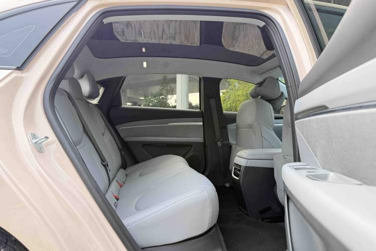 Used XPeng MONA M03 2024 620 with Ultra-Long Range Interior 5