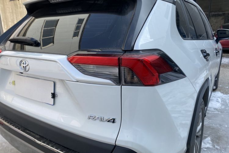 Used Toyota RAV4 2023 2.0L CVT Two-Wheel Drive 20th Anniversary Platinum Edition