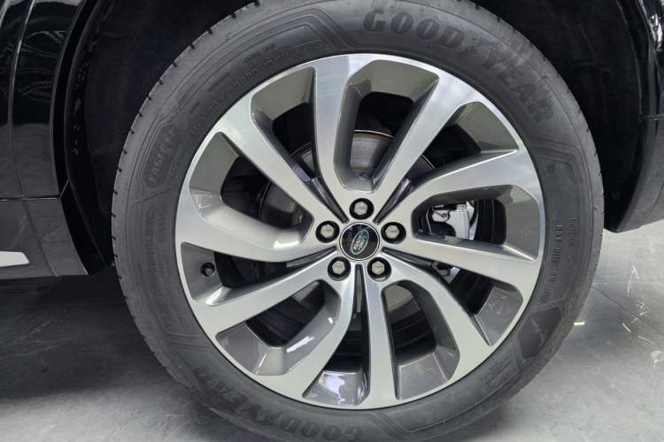 Used Land Rover Discovery Sport New Energy 2024 1.5T P300e Plug-in Hybrid Electric Version Exterior 7