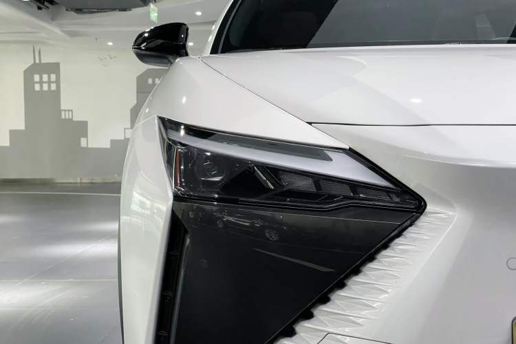 Used Lexus RZ 2023 450e All-Wheel Drive Luxury Edition Exterior 7