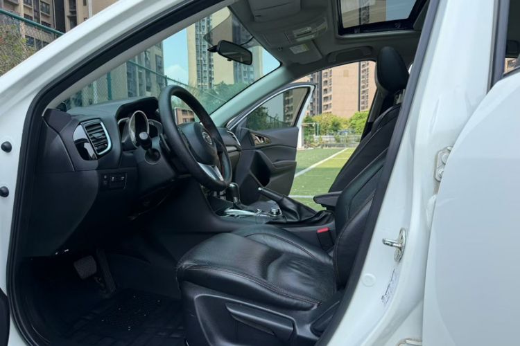 Used Mazda Mazda 3 Axela 2016 Sedan 2.0L Automatic Sport Model